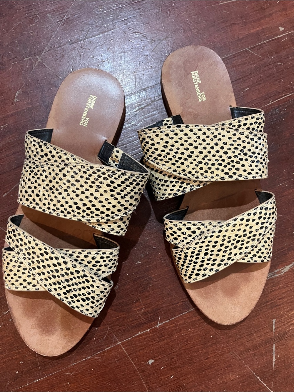 🌻3/$15🌻 Diane Von Furstenberg Tan and Black Printed Crossover Slide Sandals